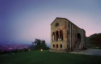 Kostel Santa María del Naranco v Oviedu