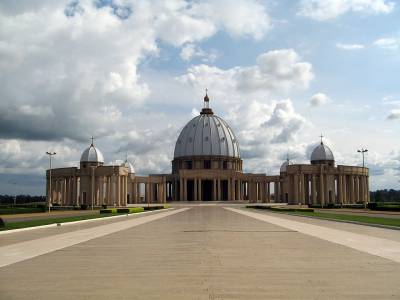 Bazilika Panny Marie Královny míru, Pobřeží slonoviny
