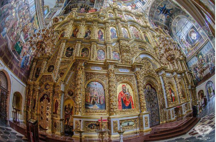 kyjevskopecerska_lavra_-_ikonostas.jpg