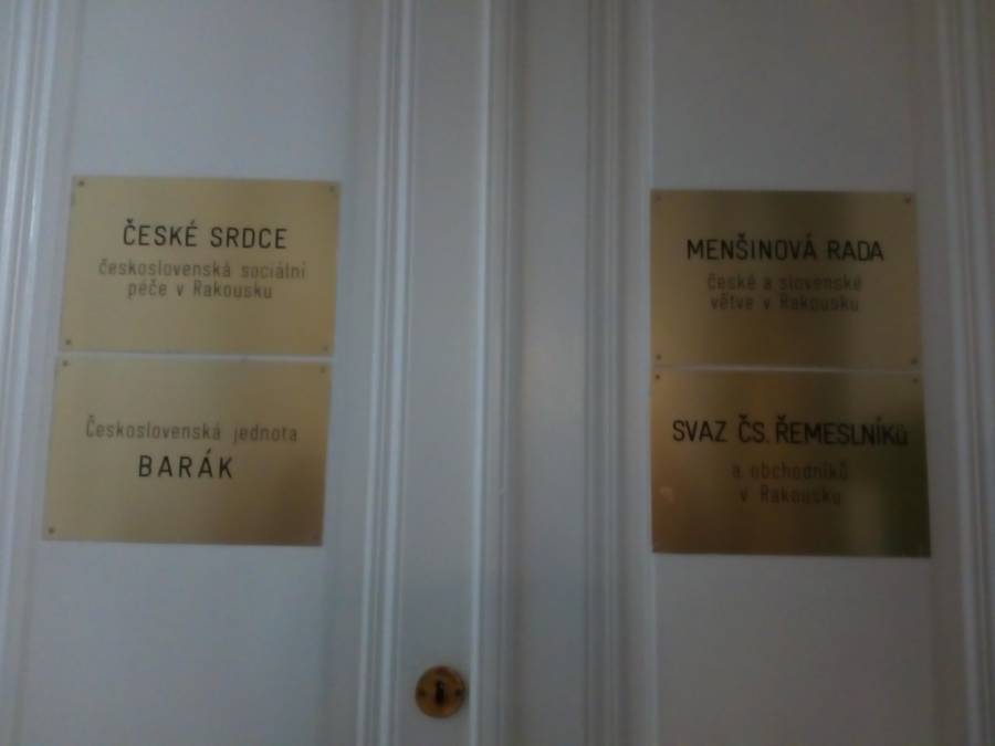 11._kancelare_nekterych_spolku_v_hotelu_post.jpg