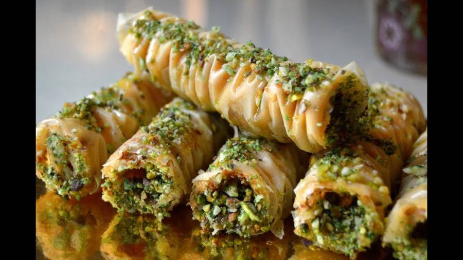 saragli-rolled-baklava.jpg