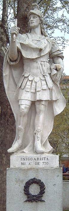 statue_in_the_plaza_de_oriente.jpg