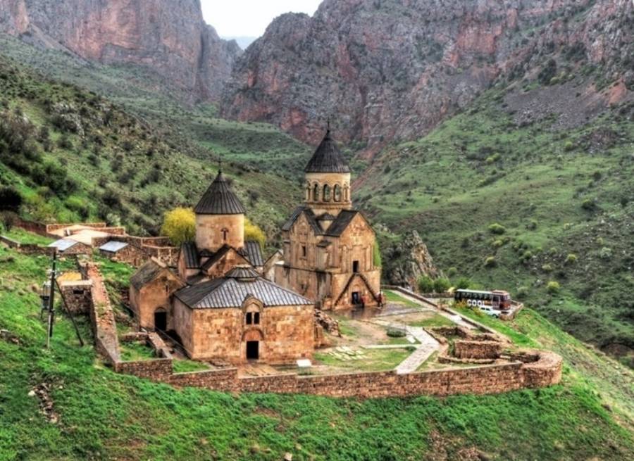 noravank-barevarmenia.com.jpg